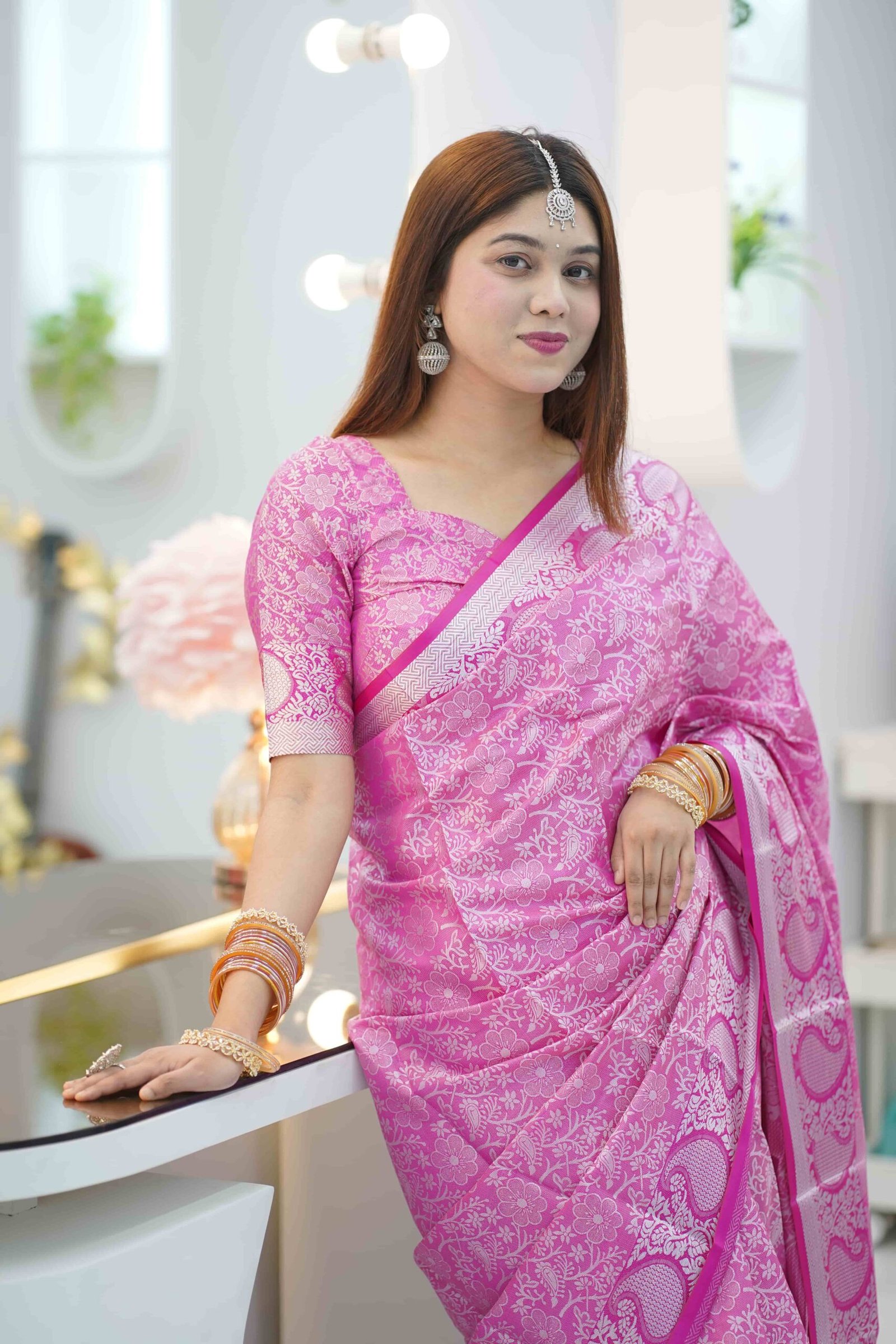 ব্লাউজ পিস সহ প্রিমিয়াম কাঞ্চিপুরম শাড়ি (বেবি পিঙ্ক)