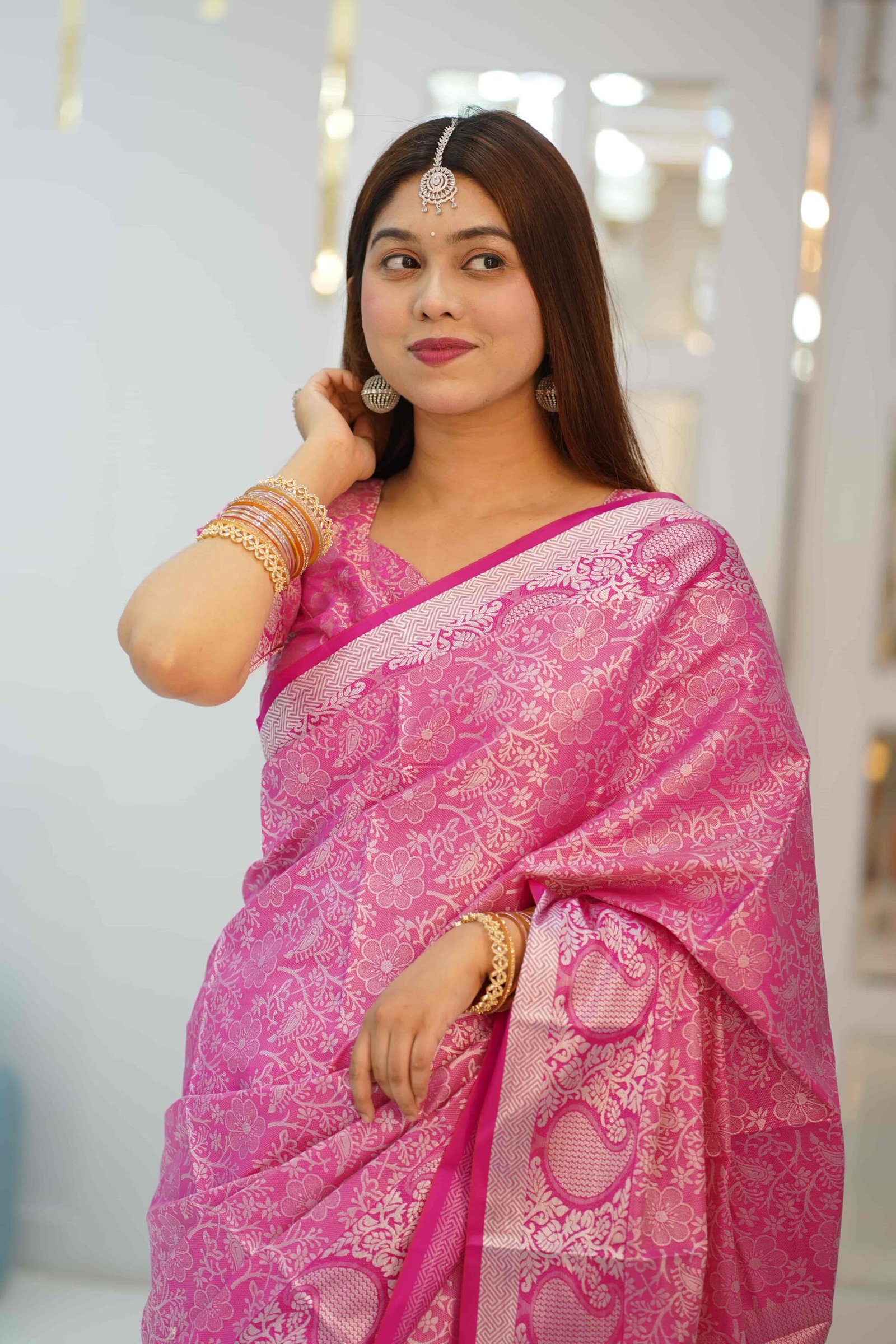 ব্লাউজ পিস সহ প্রিমিয়াম কাঞ্চিপুরম শাড়ি (বেবি পিঙ্ক)