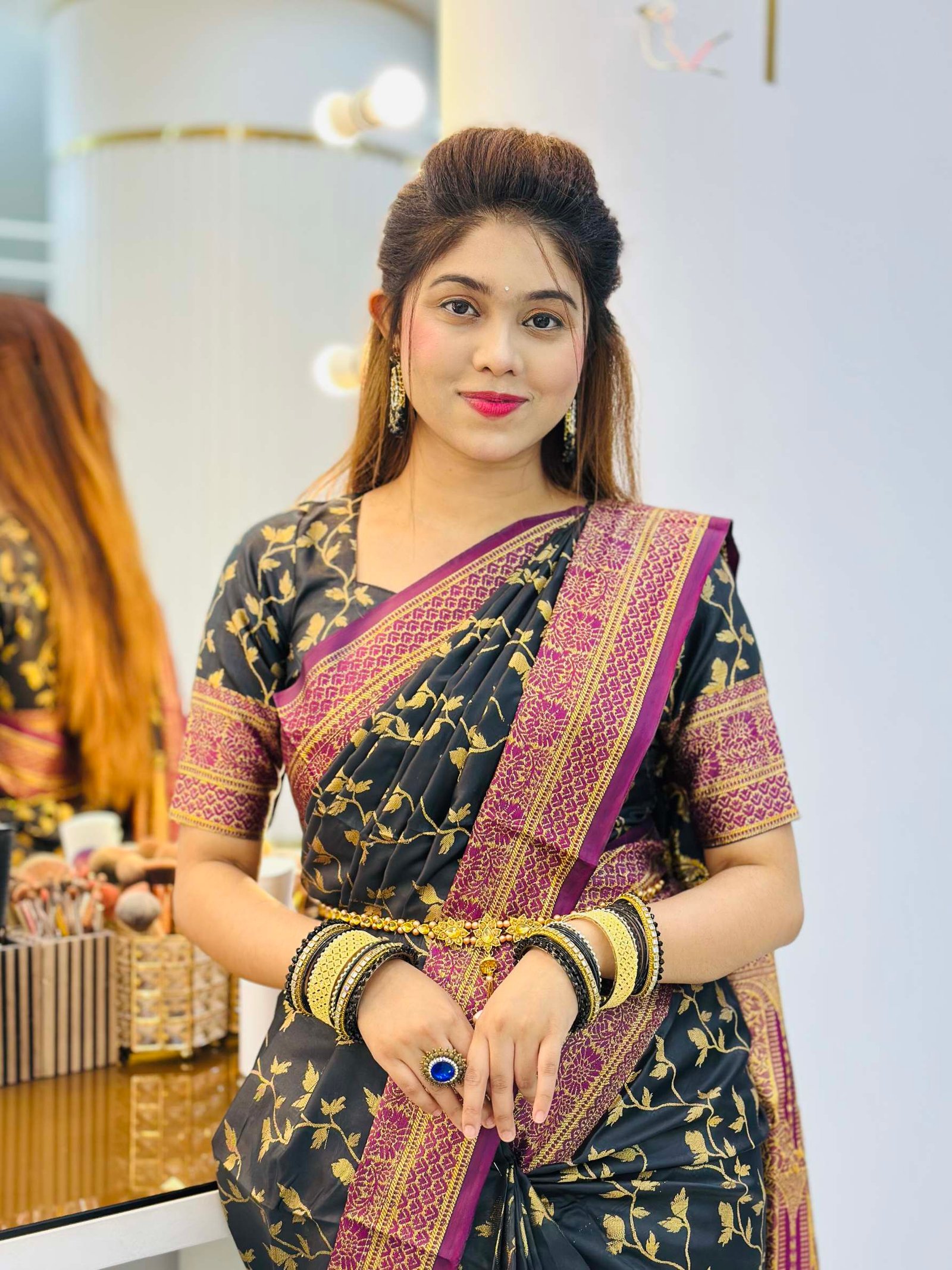 ব্লাউজ পিস সহ প্রিমিয়াম কোয়ালিটির কাতান শাড়ি ( কালো কালার )