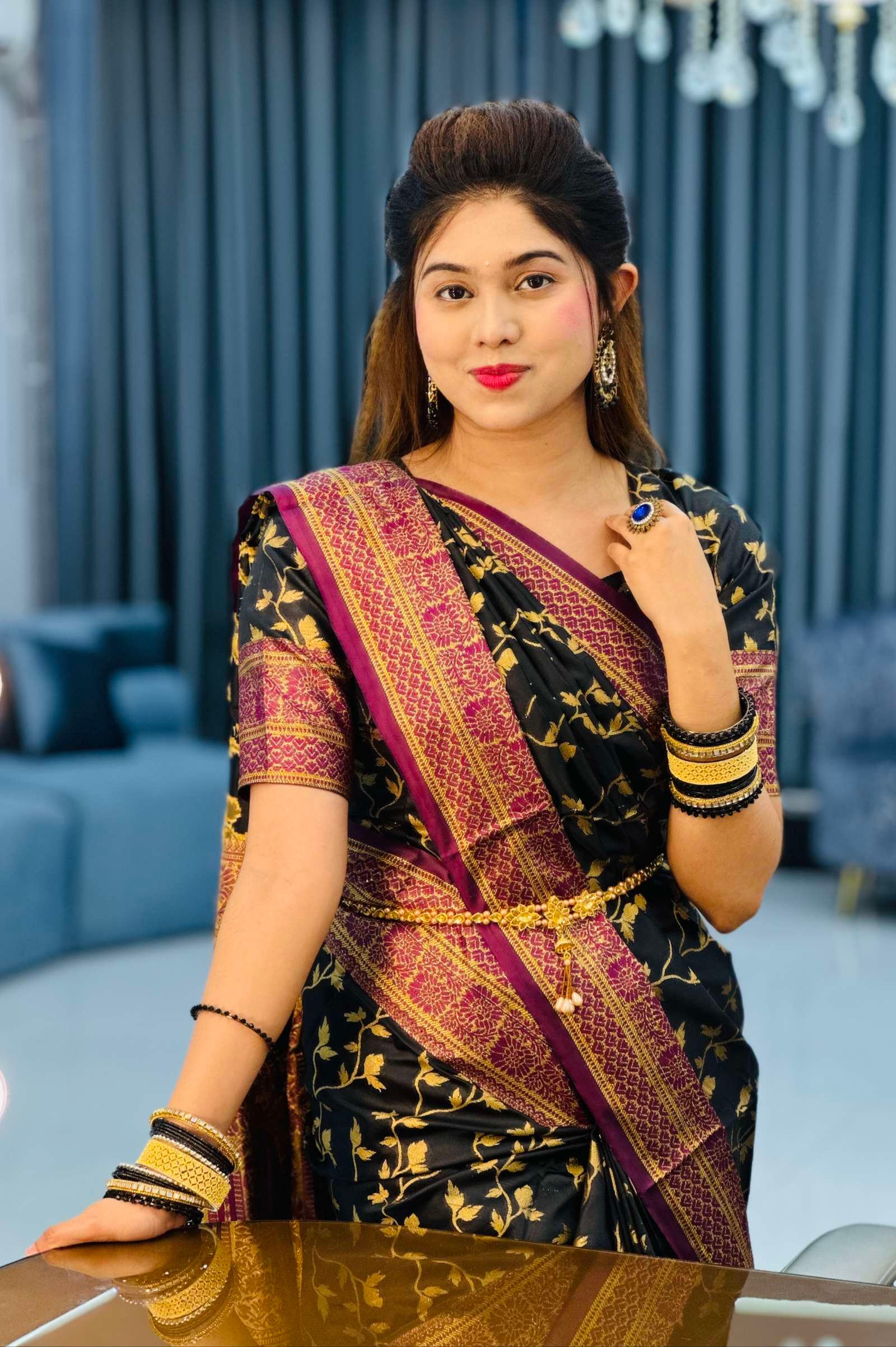 ব্লাউজ পিস সহ প্রিমিয়াম কোয়ালিটির কাতান শাড়ি ( কালো কালার )