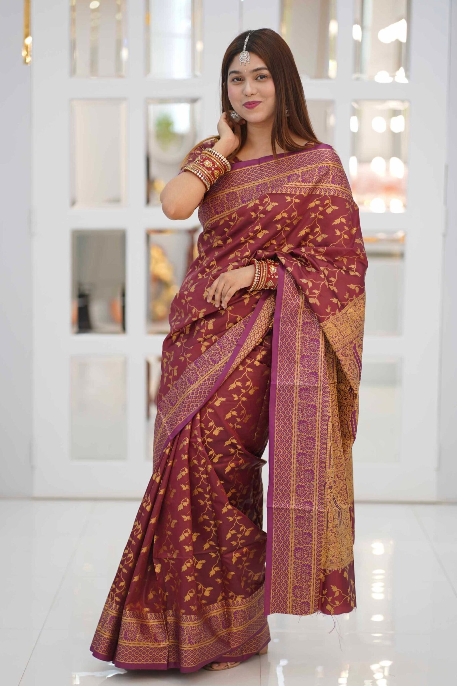 ব্লাউজ পিস সহ প্রিমিয়াম কোয়ালিটির কাতান শাড়ি ( খয়েরী কালার )