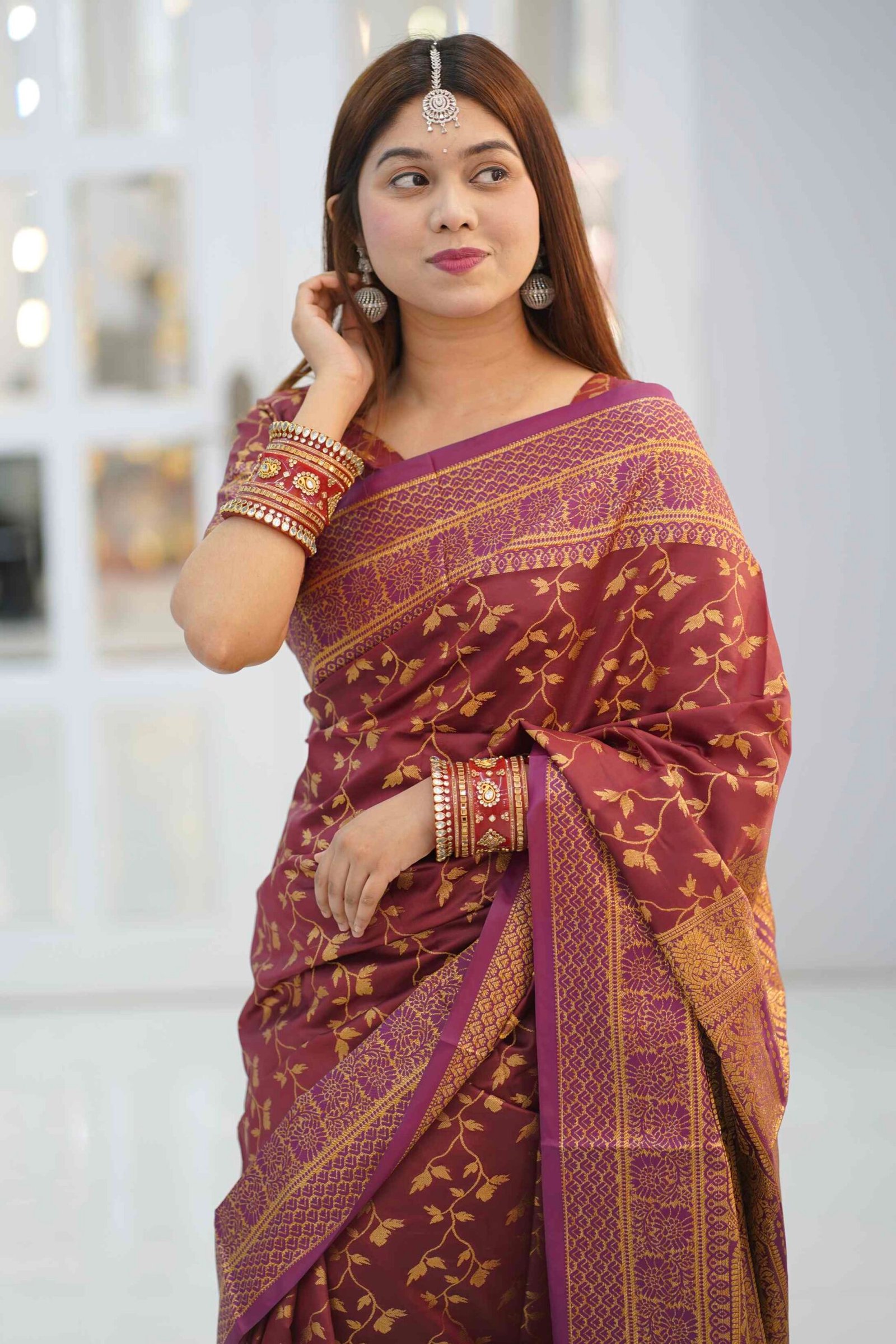 ব্লাউজ পিস সহ প্রিমিয়াম কোয়ালিটির কাতান শাড়ি ( খয়েরী কালার )