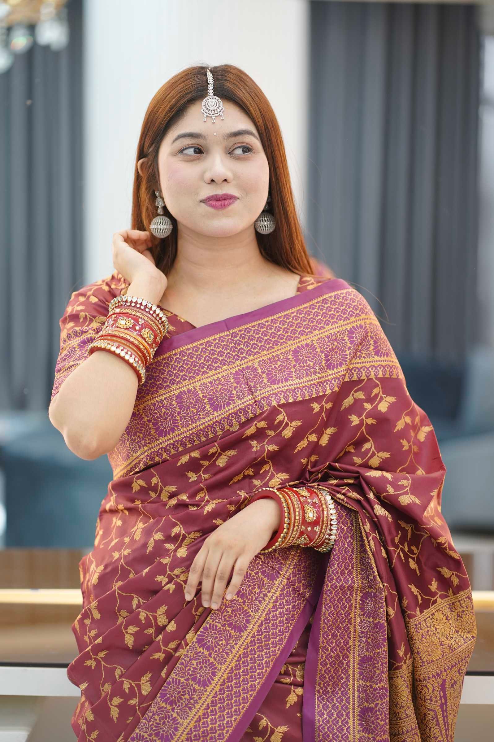 ব্লাউজ পিস সহ প্রিমিয়াম কোয়ালিটির কাতান শাড়ি ( খয়েরী কালার )