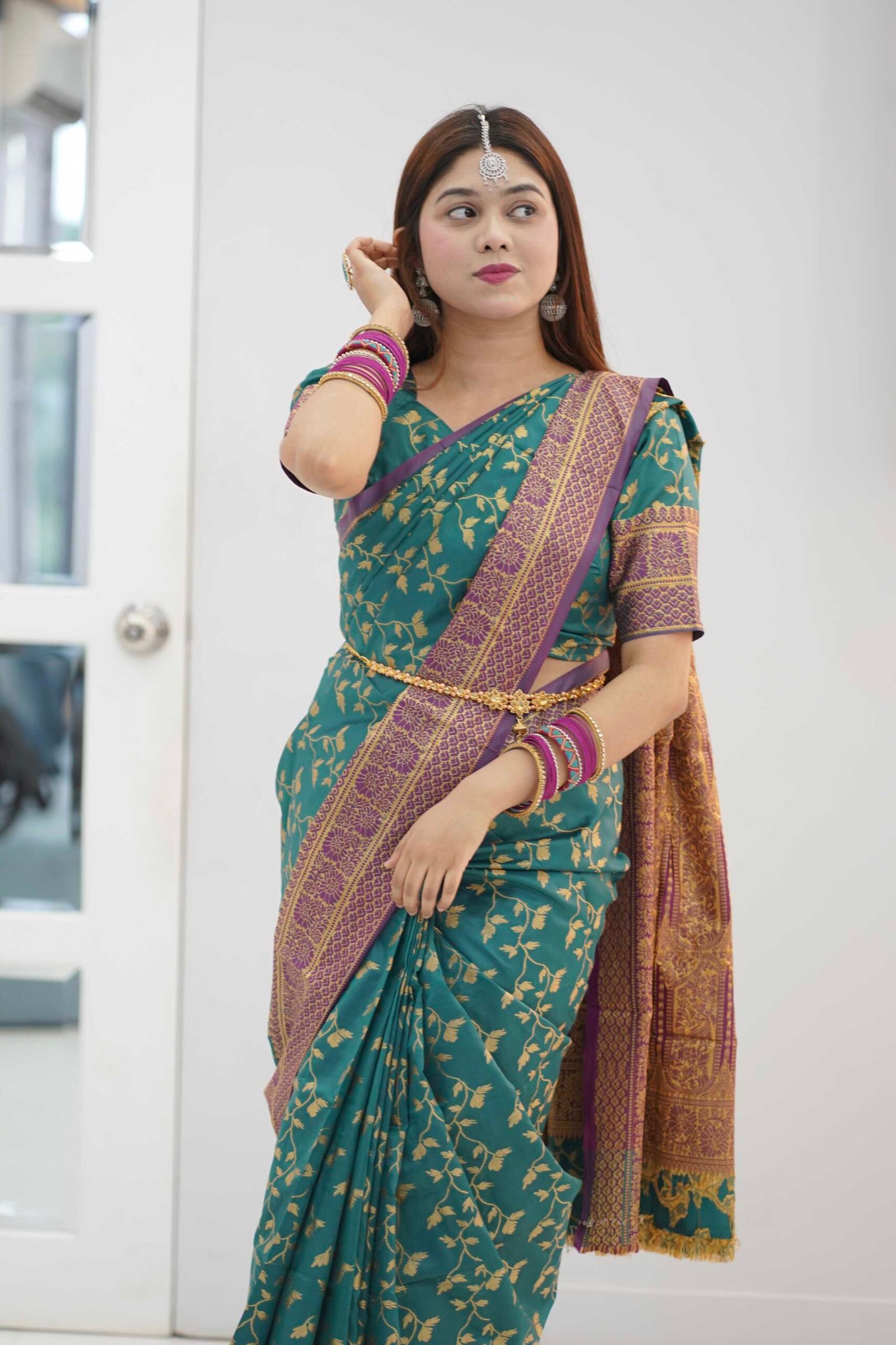 ব্লাউজ পিস সহ প্রিমিয়াম কোয়ালিটির কাতান শাড়ি ( সী-গ্রীন )
