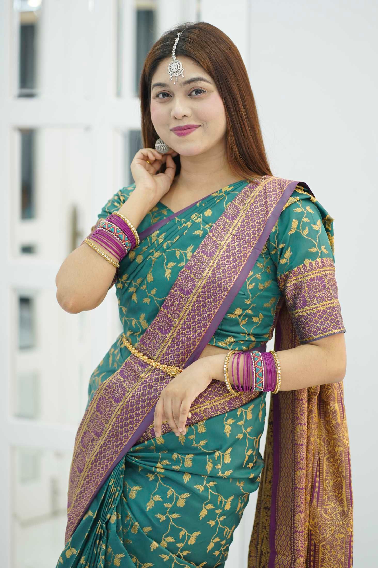 ব্লাউজ পিস সহ প্রিমিয়াম কোয়ালিটির কাতান শাড়ি ( সী-গ্রীন )