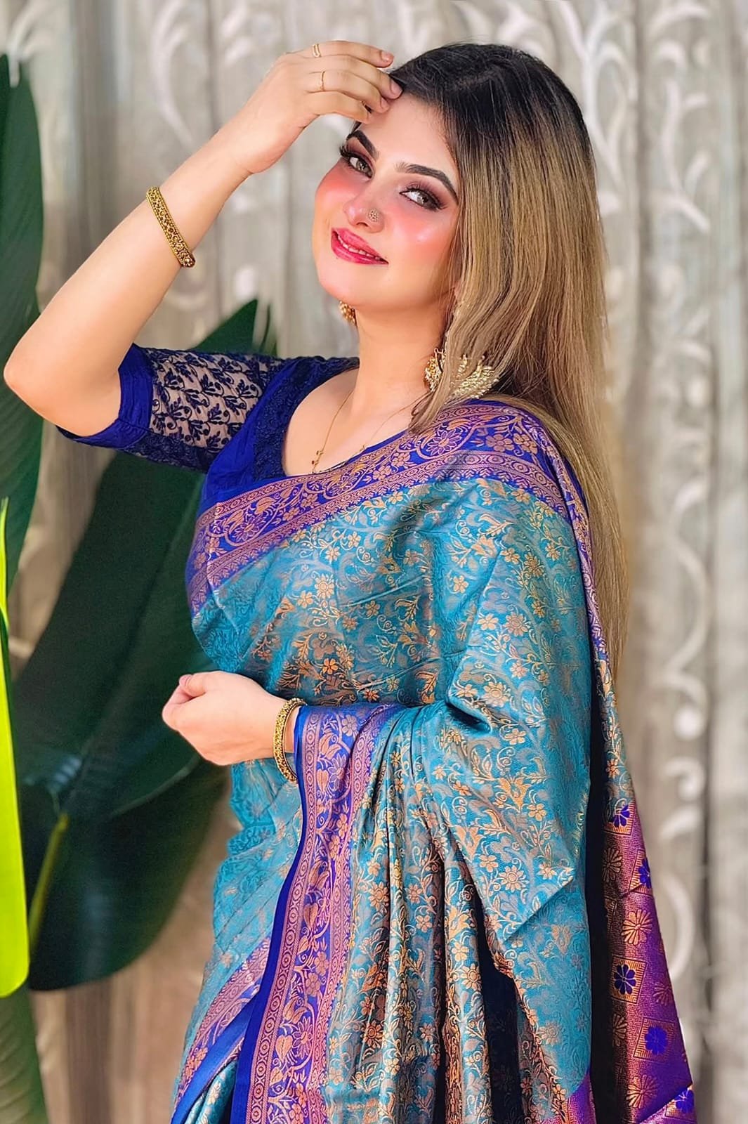 ব্লাউজ পিস সহ প্রিমিয়াম কাঞ্চিপুরম শাড়ি (গাঢ় আকাশি )