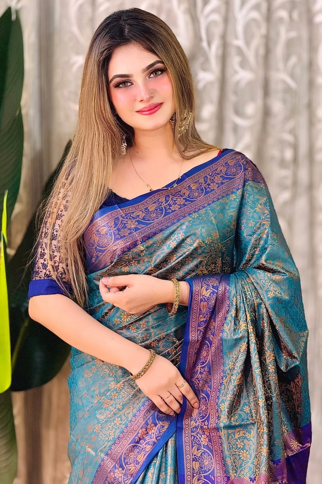 ব্লাউজ পিস সহ প্রিমিয়াম কাঞ্চিপুরম শাড়ি (গাঢ় আকাশি )